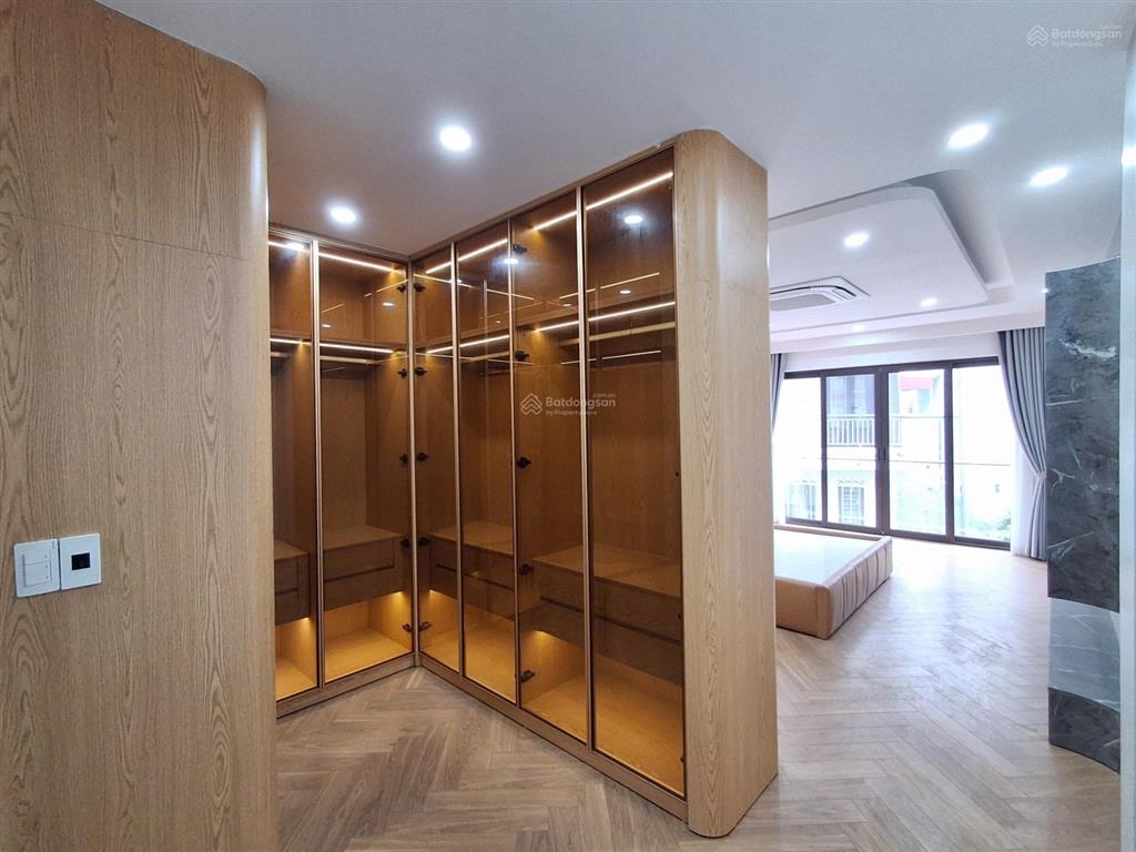 Bán nhà đẹp đón tết phố xuân thuỷ, cầu giấy, dt52m2 x 7t, thang máy, oto đỗ, giá 14 tỷ nhỏ