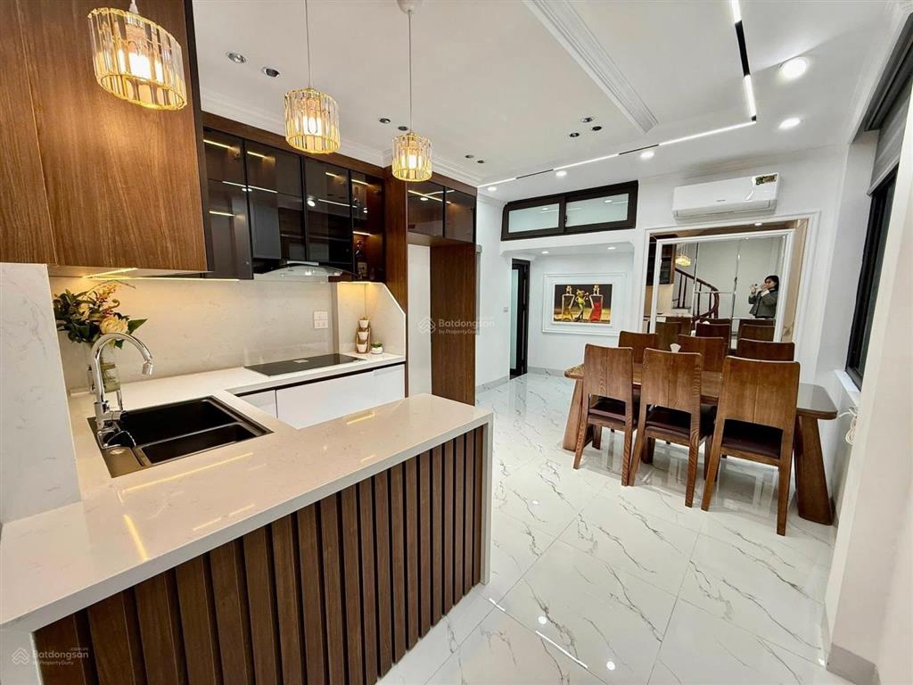 Bán nhà phố trần thái tông, cầu giấy, dt 52m² x 5 tầng, mặt ngõ ô tô, sổ vuông a4, giá 14 tỷ nhỉnh