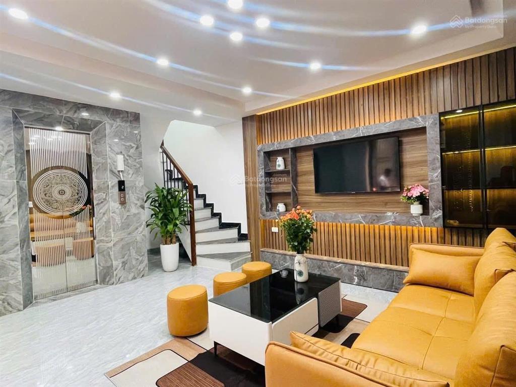 Bán nhà phố xuân thuỷ, cầu giấy, dt52m2 x 7 tầng, thang máy, 1 bước ra phố lớn giá 13 tỷ hơn