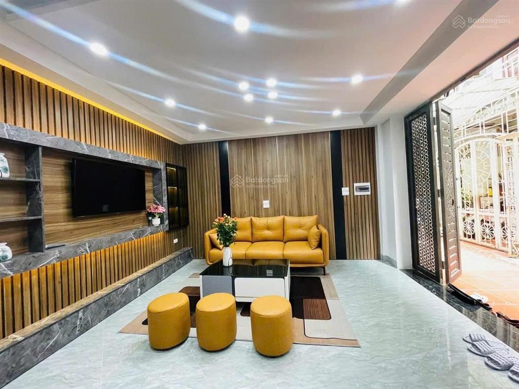 Bán nhà phố xuân thuỷ, cầu giấy, dt52m2 x 7 tầng, thang máy, 1 bước ra phố lớn giá 13 tỷ hơn
