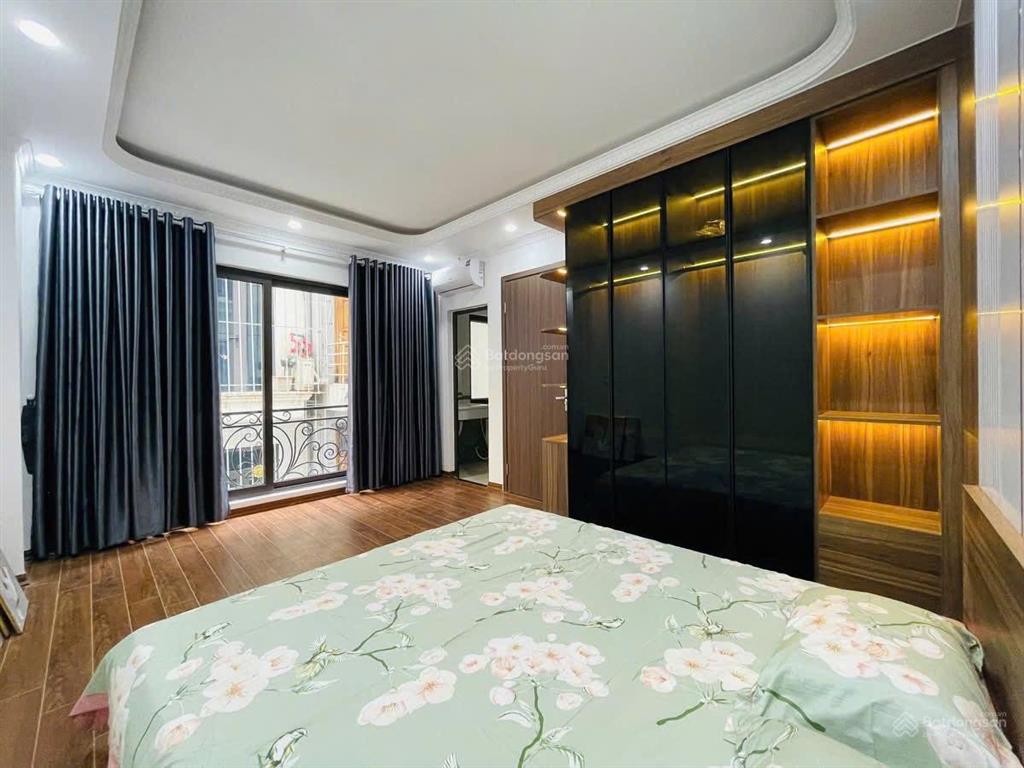 Bán nhà phố xuân thuỷ, cầu giấy, dt52m2 x 7 tầng, thang máy, 1 bước ra phố lớn giá 13 tỷ hơn
