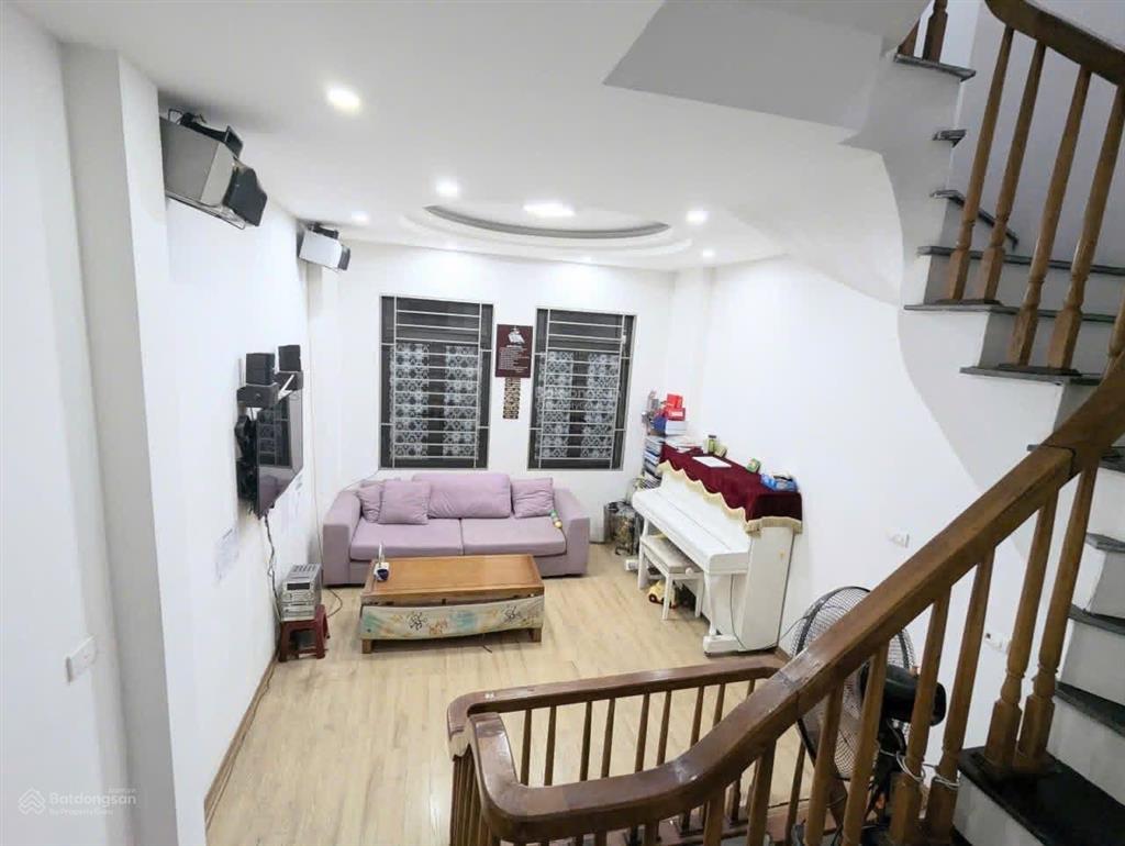Bán nhà phố mỹ đình, dt34m2 x 6 tầng, 6 phòng ngủ, cách oto 10m giá 8 tỷ nhỉnh