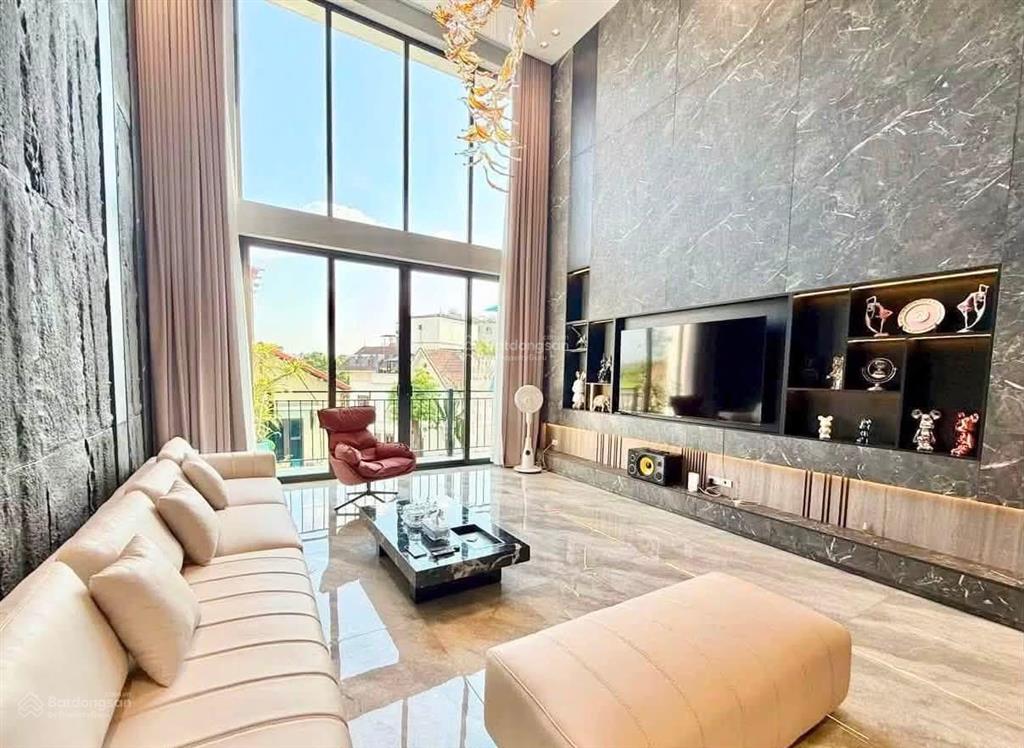 Bán nhà mới thang máy gara ô tô phố trần quốc vượng