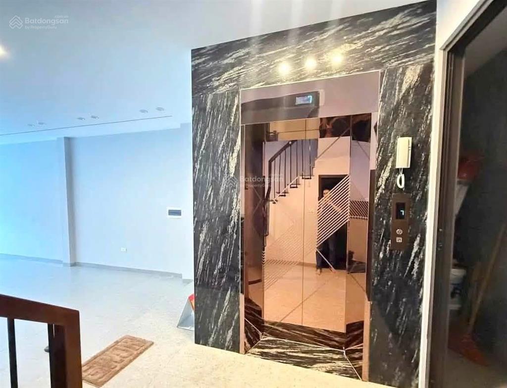 Bán nhà mới thang máy gara ô tô phố trần quốc vượng