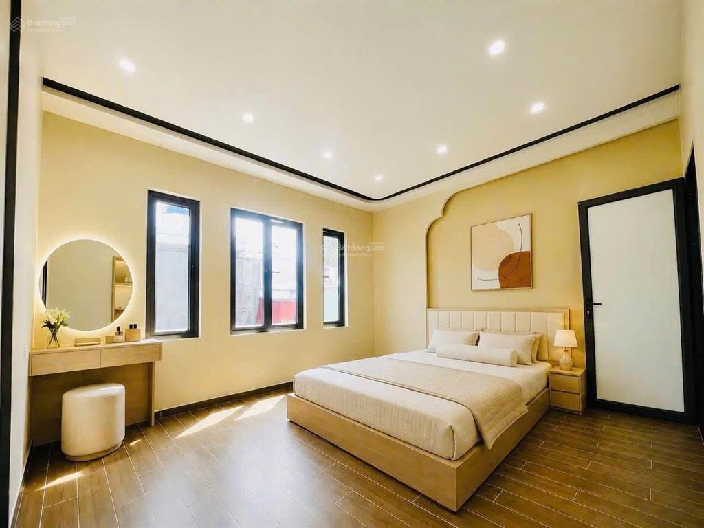 Bán nhà 62m2 đầu ngã 5 đà nẵng 3,5 tầng, 4pn, sân cổng riêng 3,95 tỷ