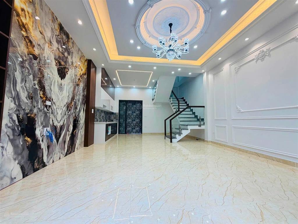 Bán nhà 62m2 đầu ngã 5 đà nẵng 3,5 tầng, 4pn, sân cổng riêng 3,95 tỷ