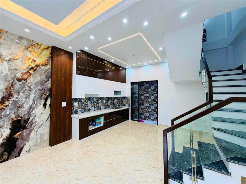 Bán nhà 62m2 đầu ngã 5 đà nẵng 3,5 tầng, 4pn, sân cổng riêng 3,95 tỷ