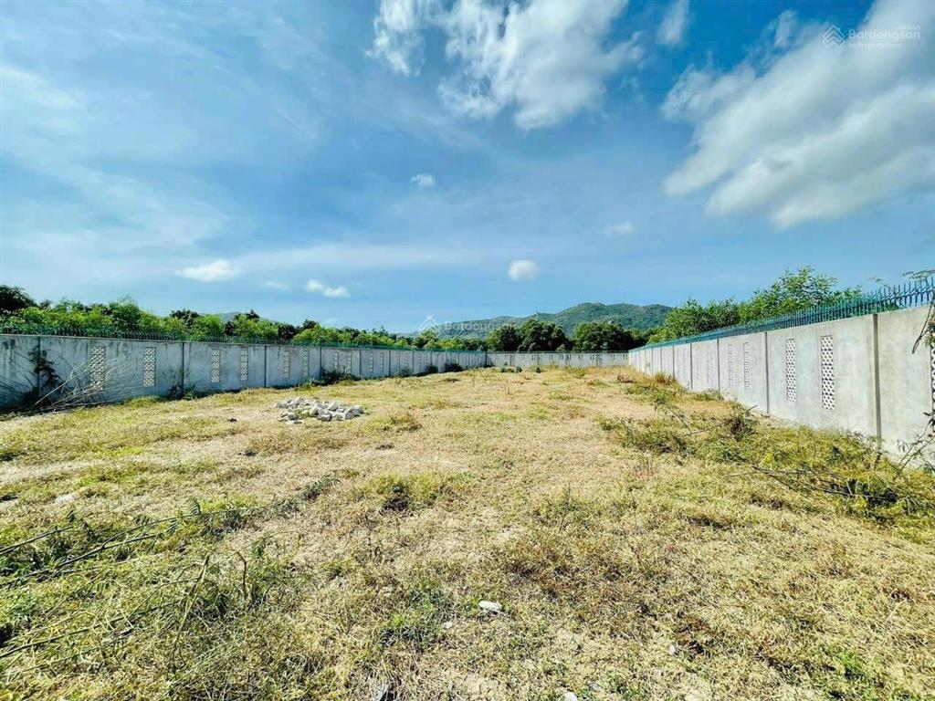 Lô đất siêu đẹp cách biển chỉ 5km có sẵn tường rào kiên cố