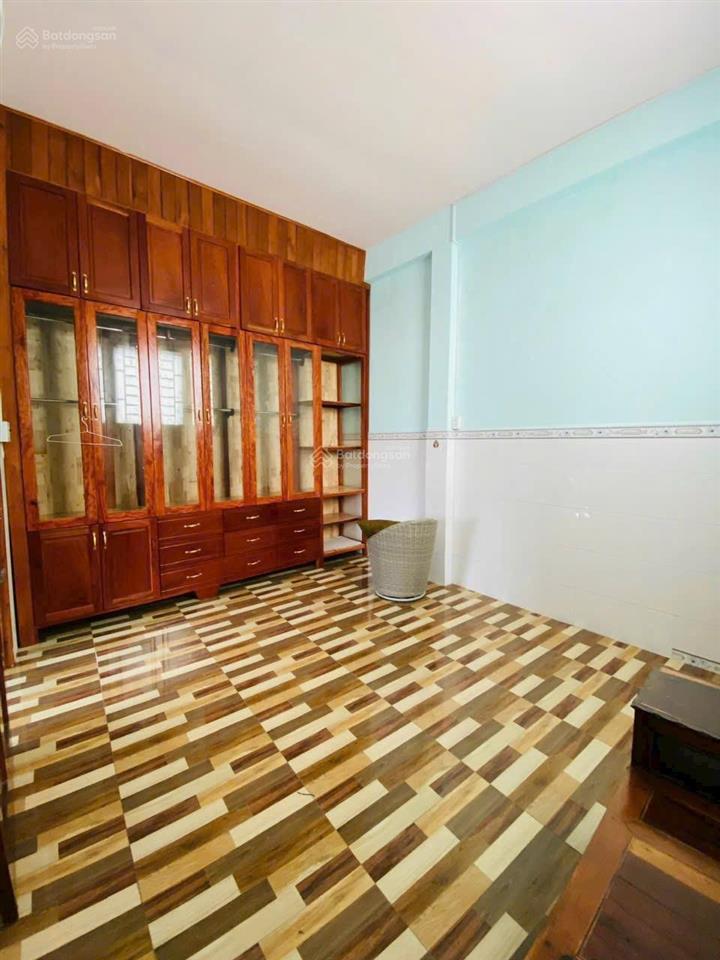 Bán gấp nhà 1 trệt 1 lầu, ngang 4.2m, dt 324m2, mặt tiền đt 824 sát bella villa trần anh xã đức hòa