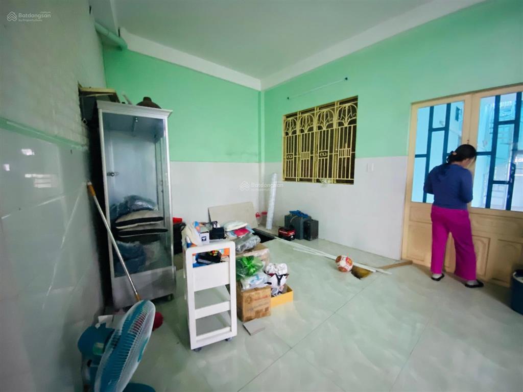 Bán gấp nhà 1 trệt 1 lầu, ngang 4.2m, dt 324m2, mặt tiền đt 824 sát bella villa trần anh xã đức hòa
