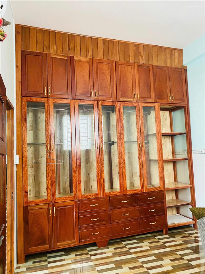 Bán gấp nhà 1 trệt 1 lầu, ngang 4.2m, dt 324m2, mặt tiền đt 824 sát bella villa trần anh xã đức hòa