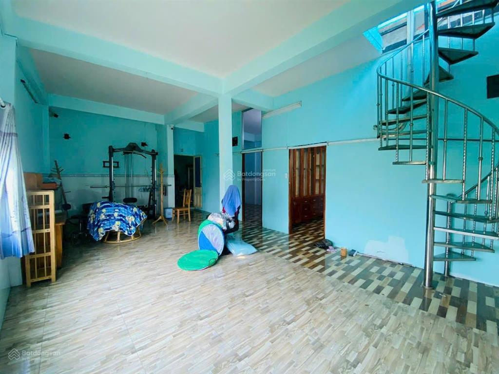 Bán gấp nhà 1 trệt 1 lầu, ngang 4.2m, dt 324m2, mặt tiền đt 824 sát bella villa trần anh xã đức hòa