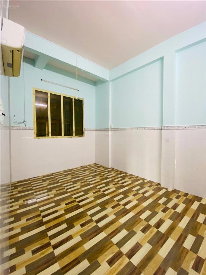 Bán gấp nhà 1 trệt 1 lầu, ngang 4.2m, dt 324m2, mặt tiền đt 824 sát bella villa trần anh xã đức hòa