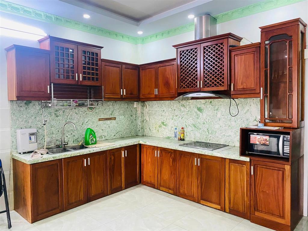 Bán gấp nhà 1 trệt 1 lầu, ngang 4.2m, dt 324m2, mặt tiền đt 824 sát bella villa trần anh xã đức hòa