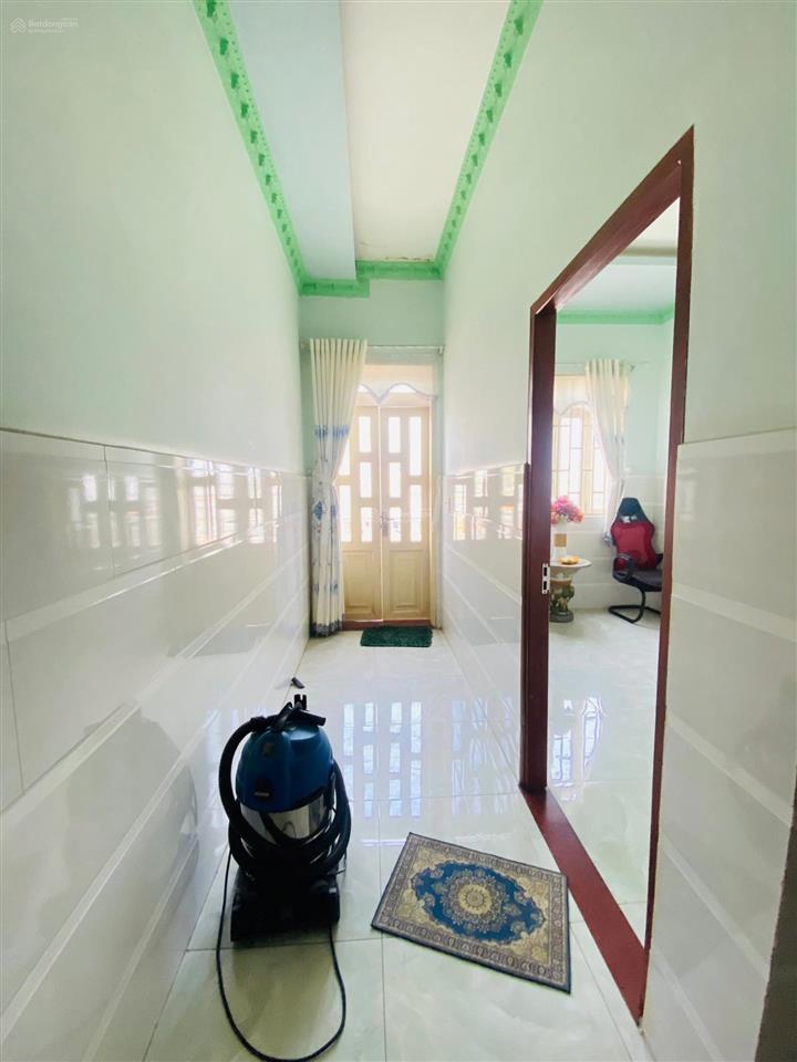 Bán gấp nhà 1 trệt 1 lầu, ngang 4.2m, dt 324m2, mặt tiền đt 824 sát bella villa trần anh xã đức hòa