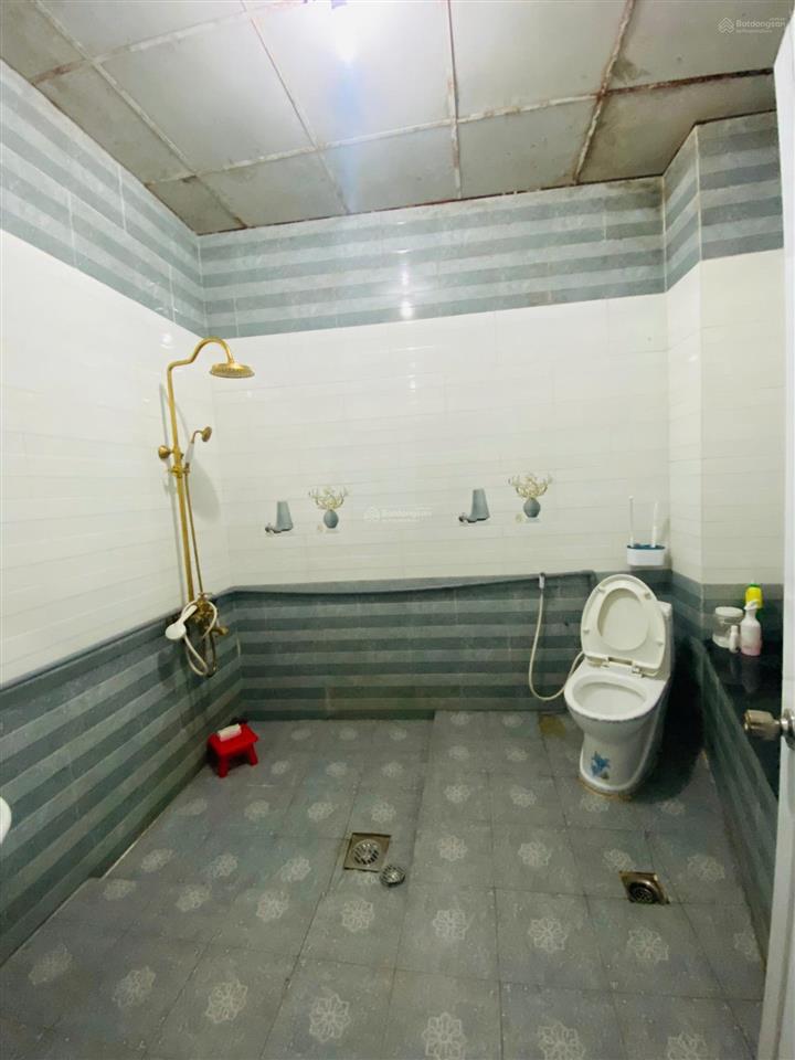 Bán gấp nhà 1 trệt 1 lầu, ngang 4.2m, dt 324m2, mặt tiền đt 824 sát bella villa trần anh xã đức hòa
