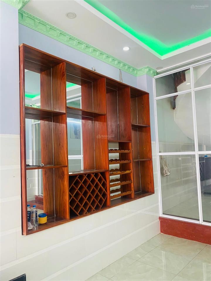 Bán gấp nhà 1 trệt 1 lầu, ngang 4.2m, dt 324m2, mặt tiền đt 824 sát bella villa trần anh xã đức hòa