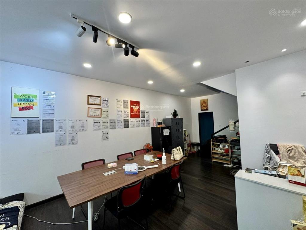 Cho thuê nhà phố tk văn phòng kdc himlam nhà sạch sẽ + mới dt 5x20m2 giá 55tr/th  0908 935 ***