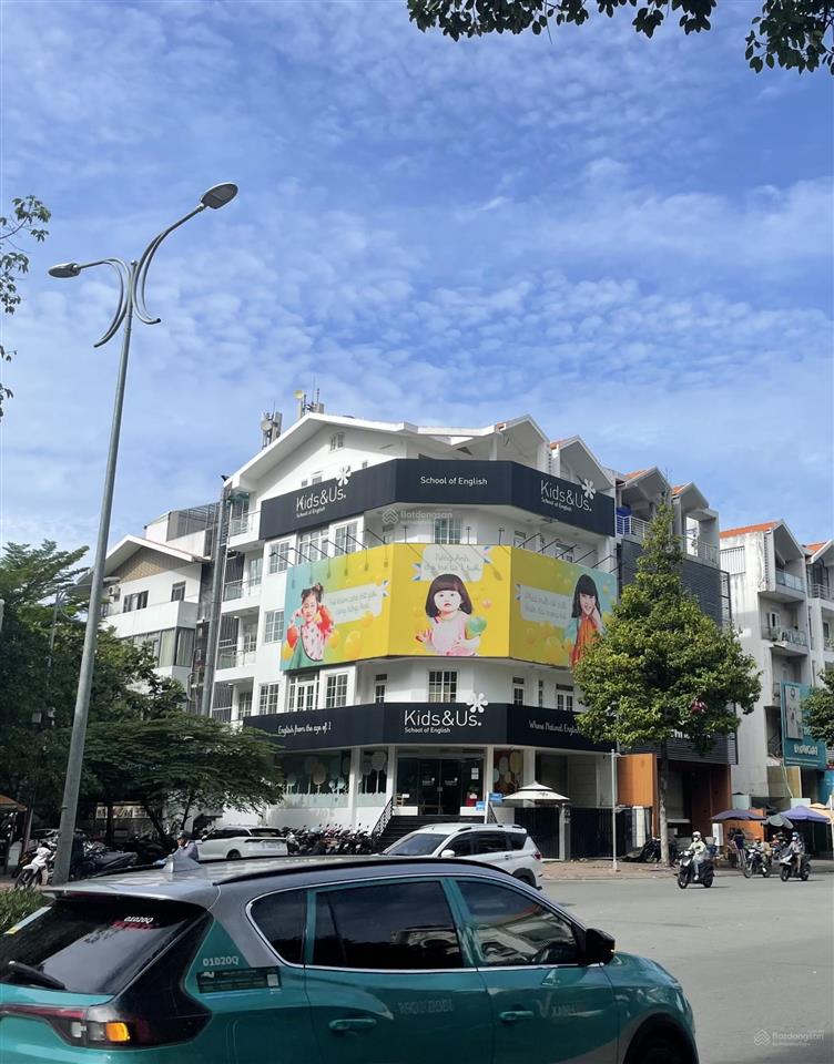 Cho thuê căn góc 2 mt đắc địa đ.nguyễn thị thập himlam 200m2 có thang máy giâ 190tr  0908 935 ***