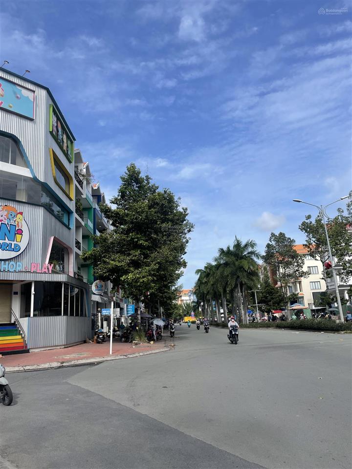 Cho thuê căn góc 2 mt đắc địa đ.nguyễn thị thập himlam 200m2 có thang máy giâ 190tr  0908 935 ***