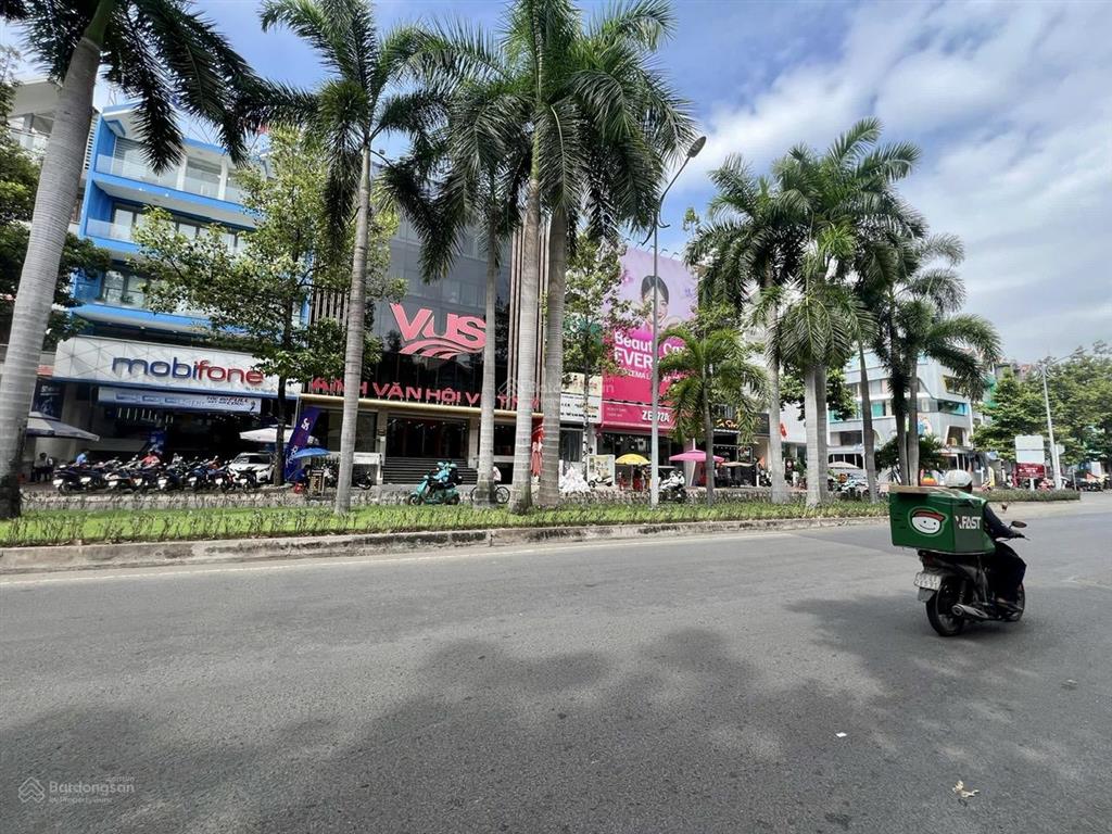 Cho thuê vị trí vip nhất đ.nguyễn thị thập hợp khối 10x20m2 tkvp, có tm giá 280tr  0908 935 ***