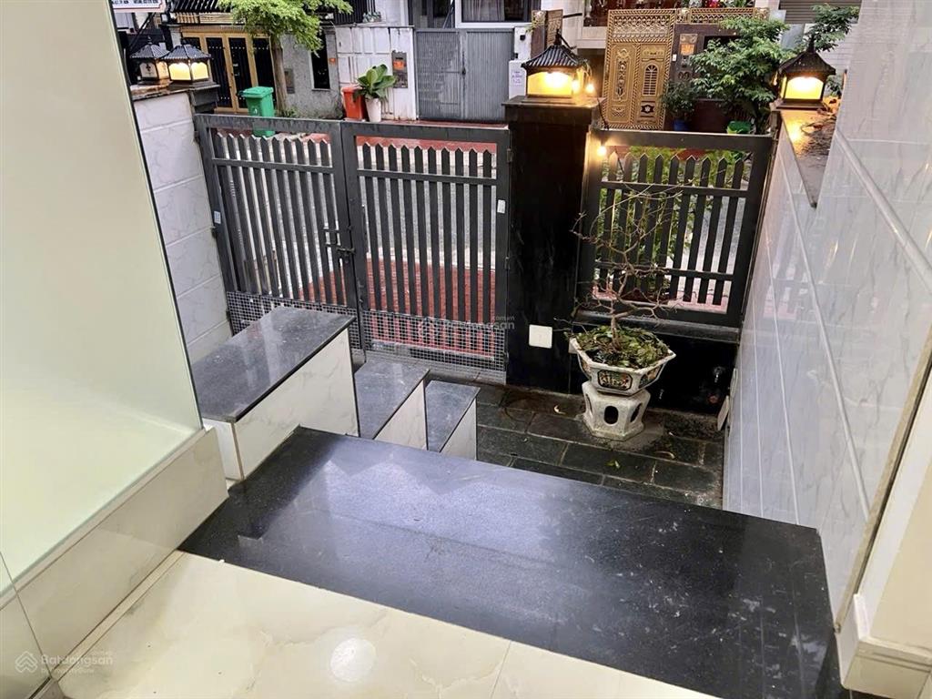 Cho thuê nhà phố himlam 45 triệu/th dt 5x20m2 tkvp + ở có nội thất, có hầm oto  0908 935 ***