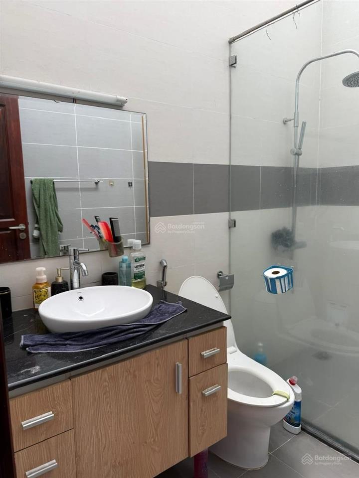 Cho thuê nhà phố himlam 45 triệu/th dt 5x20m2 tkvp + ở có nội thất, có hầm oto  0908 935 ***