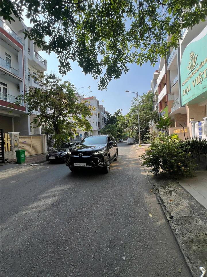 Bán nhà phố đ.14m kđt himlam dt 5x20m2 nội thất full, hướng t giá 28,5 tỷ  0908 935 ***