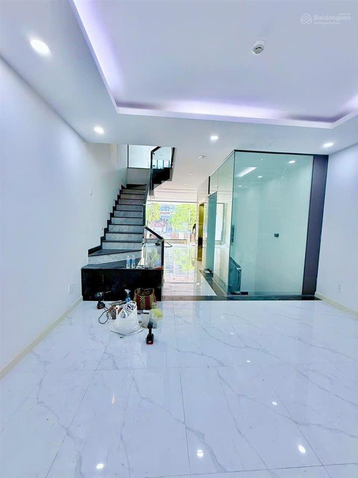 Bán 45 tỷ nhà mặt tiền dt 5x20m nhà mới + hđt 80tr + có tm đ.hoàng trọng mậu himlam  0908 935 ***