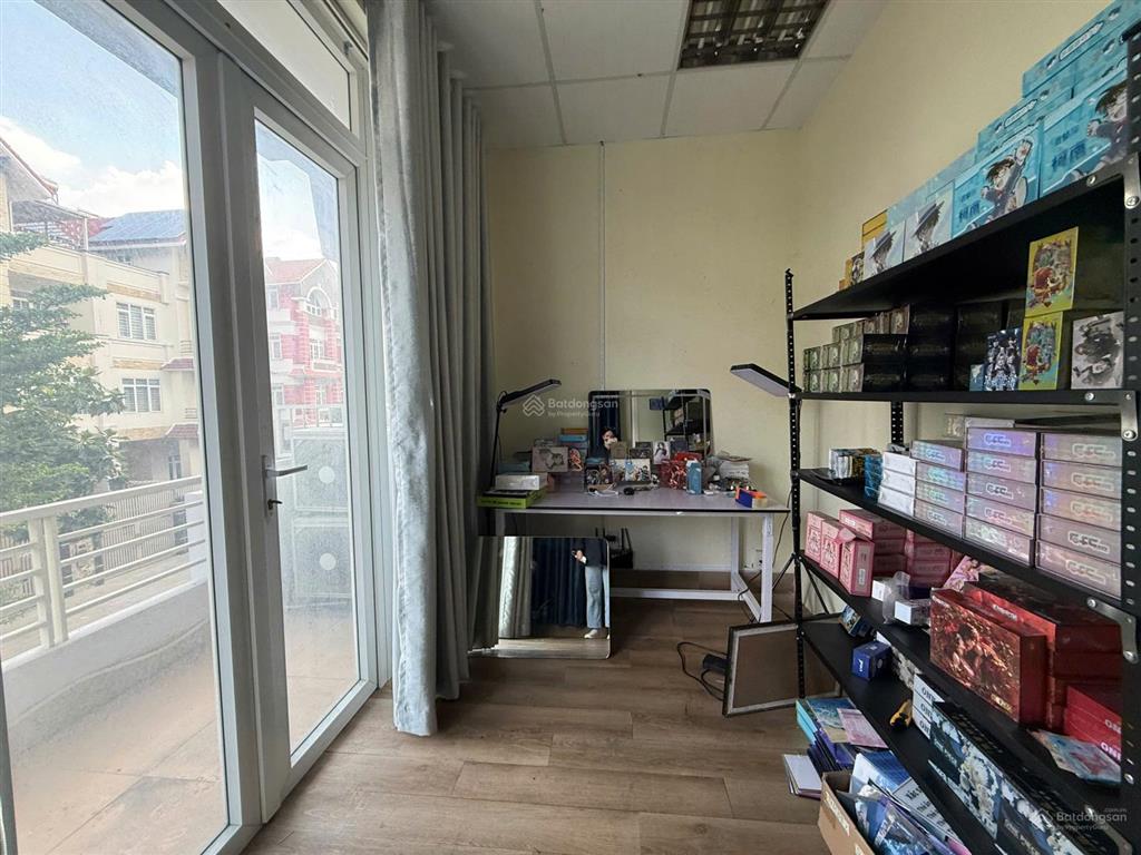 Cho thuê biệt thự đ.16m đ.nội bộ đẹp nhất himlam dt 7.5x20m2 có tm + tkvp giá 65tr  0908 935 ***