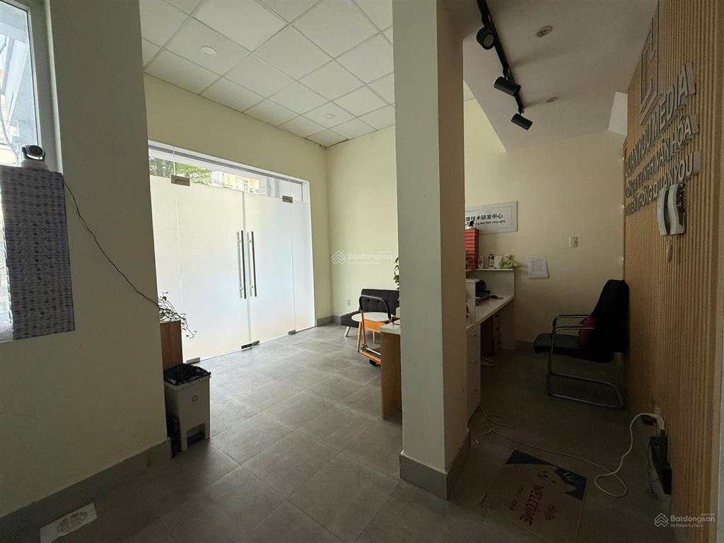 Cho thuê biệt thự đ.16m đ.nội bộ đẹp nhất himlam dt 7.5x20m2 có tm + tkvp giá 65tr  0908 935 ***