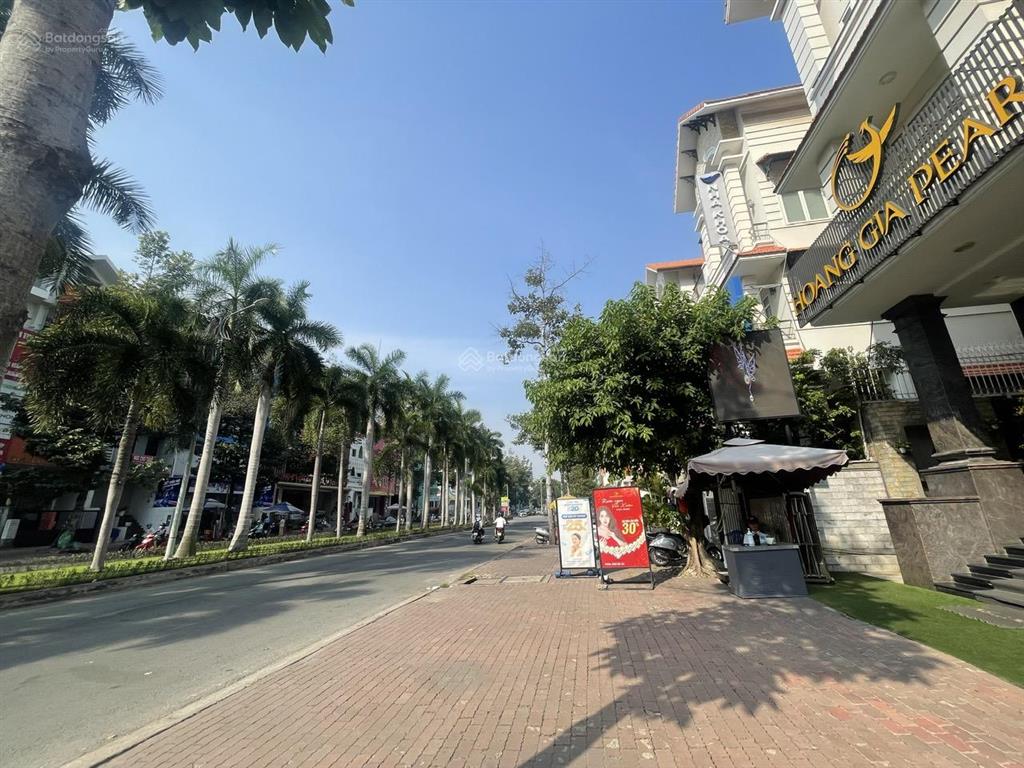 Bán biệt thự vip mt đ. nguyễn thị thập himlam dt 200m2 + hđt 170tr có tm gb 120 tỷ  0908 935 ***