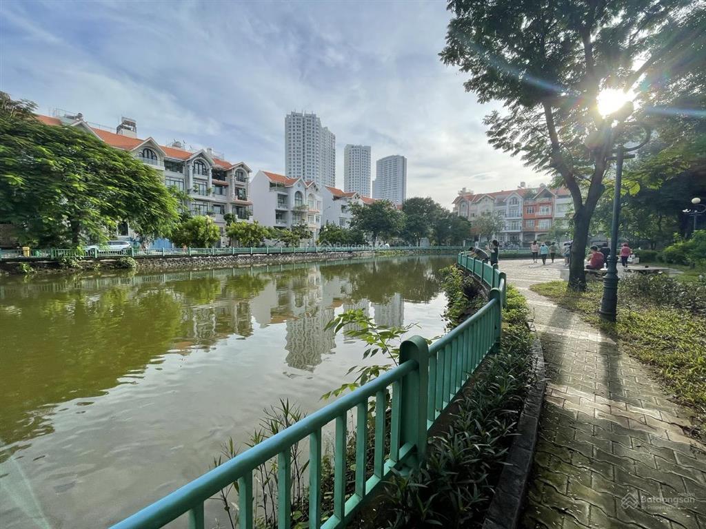 Bán 46,8 tỷ biệt thự himlam dt 7.5x20m2 mới xây, có tm có sổ view hồ khuôn viên 0908 935 ***