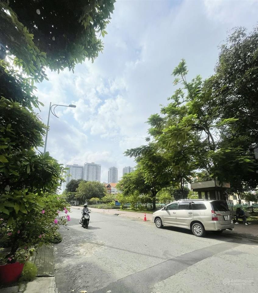 Bán 46,8 tỷ biệt thự himlam dt 7.5x20m2 mới xây, có tm có sổ view hồ khuôn viên 0908 935 ***