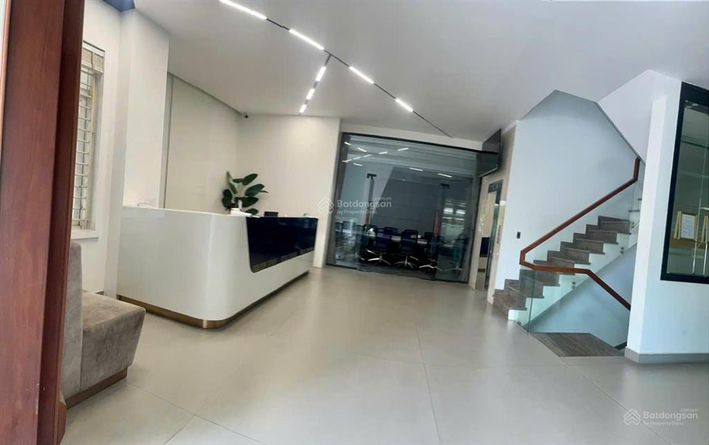 Cho thuê 200tr cặp biệt thự him lam dt 20x20m dtsd 1000m2 tk chuẩn vp, có tm  0908 935 ***