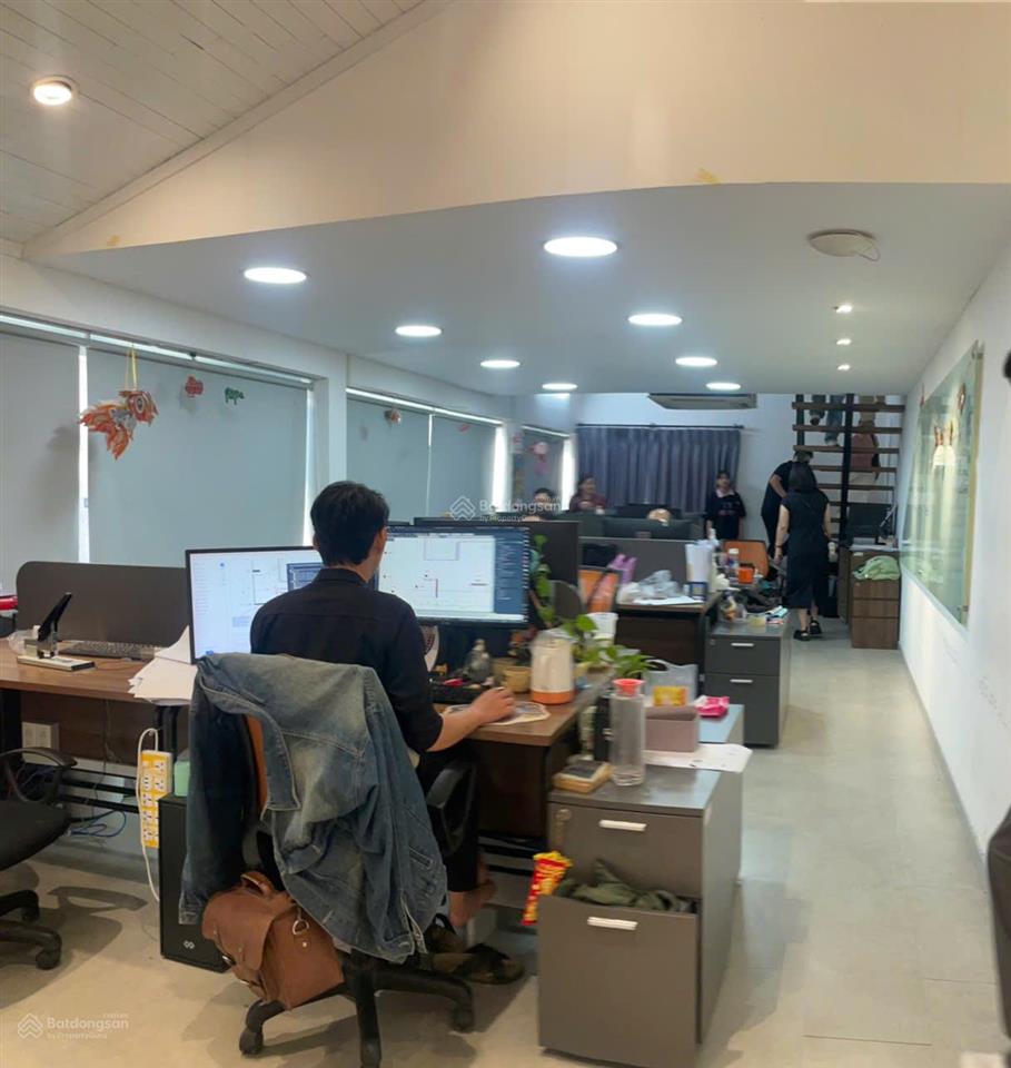Cho thuê 200tr cặp biệt thự him lam dt 20x20m dtsd 1000m2 tk chuẩn vp, có tm  0908 935 ***