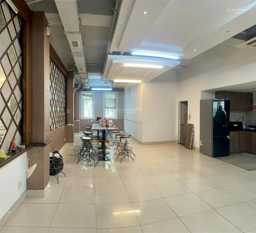 Cho thuê 200tr cặp biệt thự him lam dt 20x20m dtsd 1000m2 tk chuẩn vp, có tm  0908 935 ***