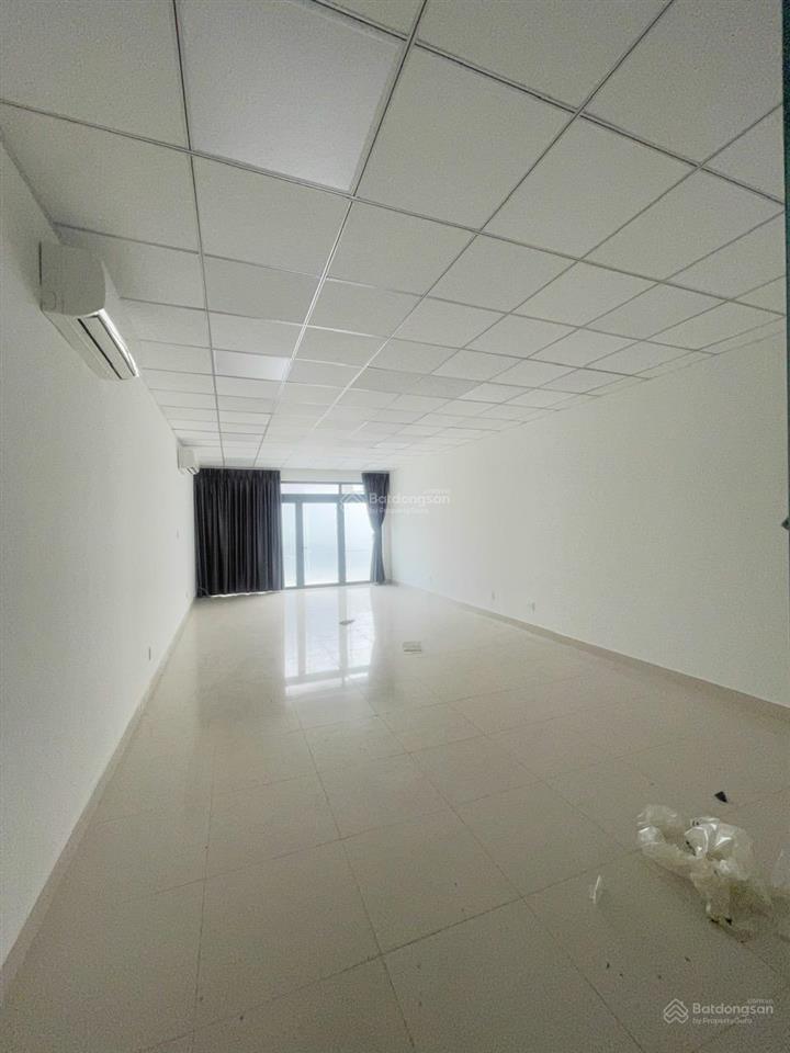 Cho thuê rẻ 45tr/th nhà 5x20m2 himlam có thang máy, tk văn phòng  0908 935 ***