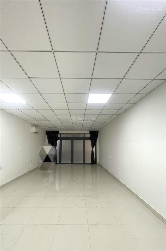 Cho thuê rẻ 45tr/th nhà 5x20m2 himlam có thang máy, tk văn phòng  0908 935 ***