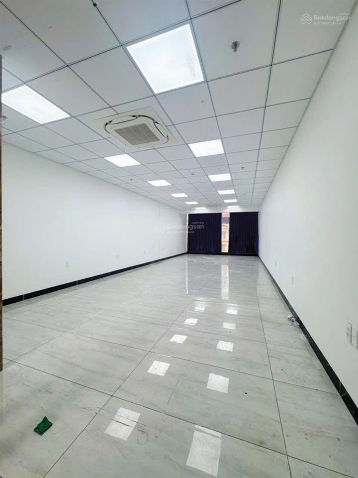 Cho thuê rẻ 45tr/th nhà 5x20m2 himlam có thang máy, tk văn phòng  0908 935 ***