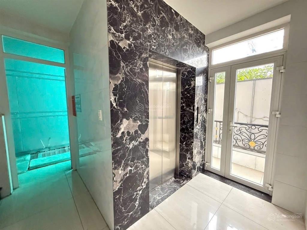 Bán nhà căn góc kề nguyễn thị thập himlam dt 137,5m2 có tm bán gấp 51 tỷ  0908 935 ***