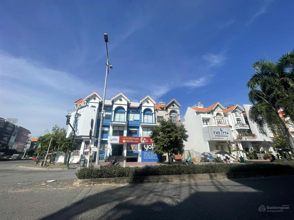 Siêu đắc địa căn góc mt nguyễn thị thập dt 378m2 có thang máy, pccc tc giá 160tr  0908 935 ***