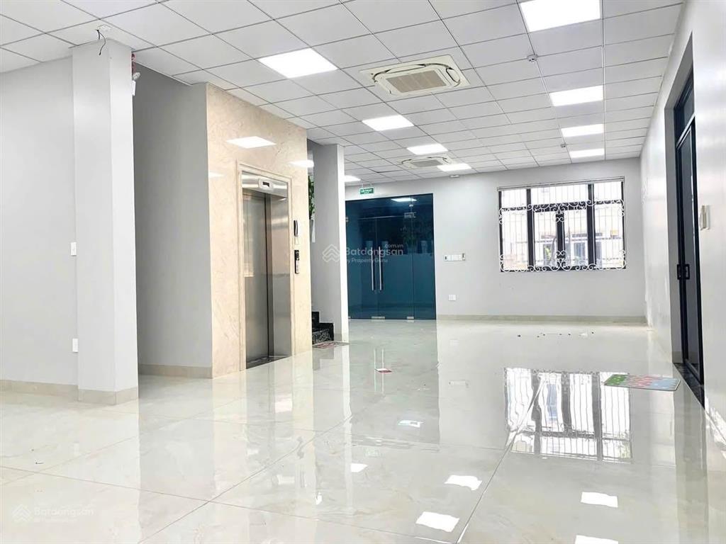 Cho thuê biệt thự himlam cao cấp, tk văn phòng, có thang máy dt 10x20m2 giá 95tr  0908 935 ***