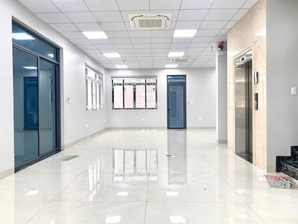 Cho thuê biệt thự himlam cao cấp, tk văn phòng, có thang máy dt 10x20m2 giá 95tr  0908 935 ***