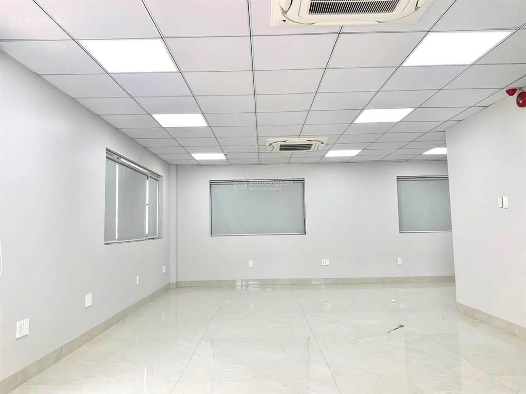 Cho thuê biệt thự himlam cao cấp, tk văn phòng, có thang máy dt 10x20m2 giá 95tr  0908 935 ***