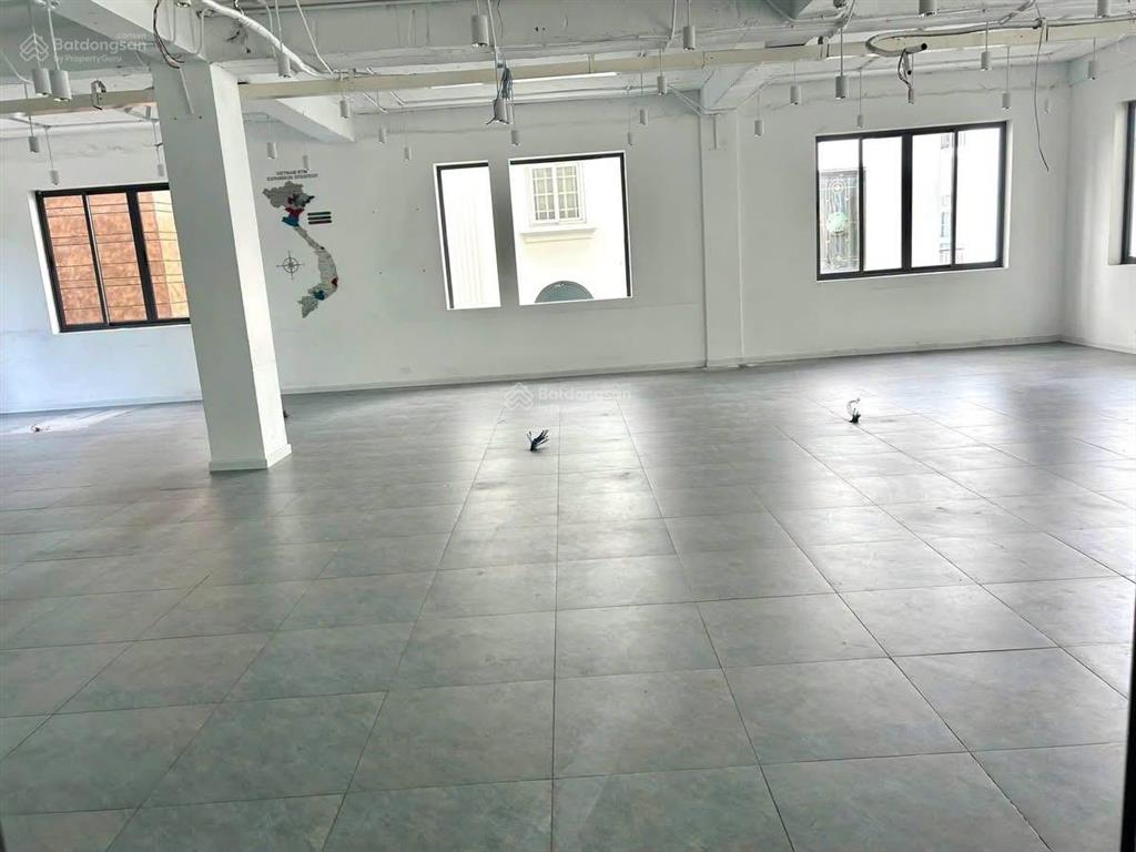 Cho thuê tòa nhà 20x20m mt đ. nguyễn thị thập đủ công năng pccc, tm giá 280tr  0908 935 ***