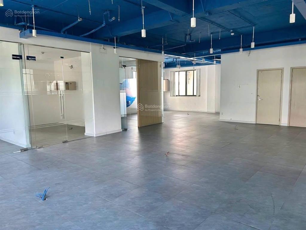 Cho thuê tòa nhà 20x20m mt đ. nguyễn thị thập đủ công năng pccc, tm giá 280tr  0908 935 ***