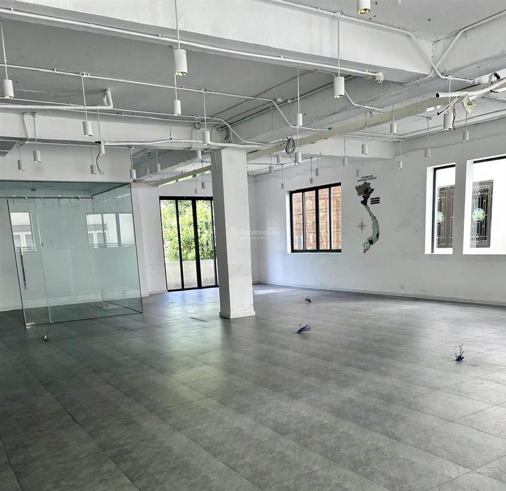 Cho thuê tòa nhà 20x20m mt đ. nguyễn thị thập đủ công năng pccc, tm giá 280tr  0908 935 ***