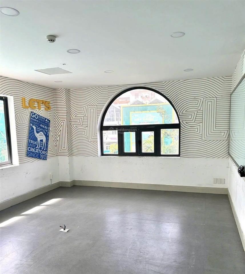 Cho thuê tòa nhà 20x20m mt đ. nguyễn thị thập đủ công năng pccc, tm giá 280tr  0908 935 ***
