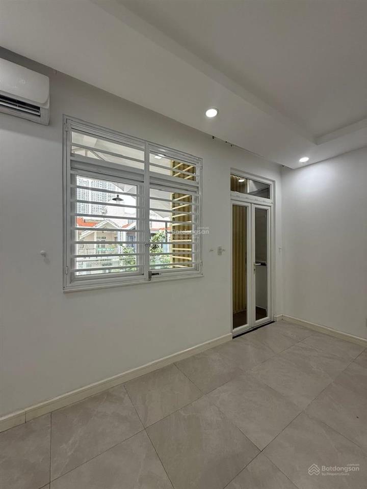 Giảm 2 tỷ còn 28 tỷ nhà phố himlam 5x20m2 có tm, hđt ổn định, tkvp  0908 935 ***